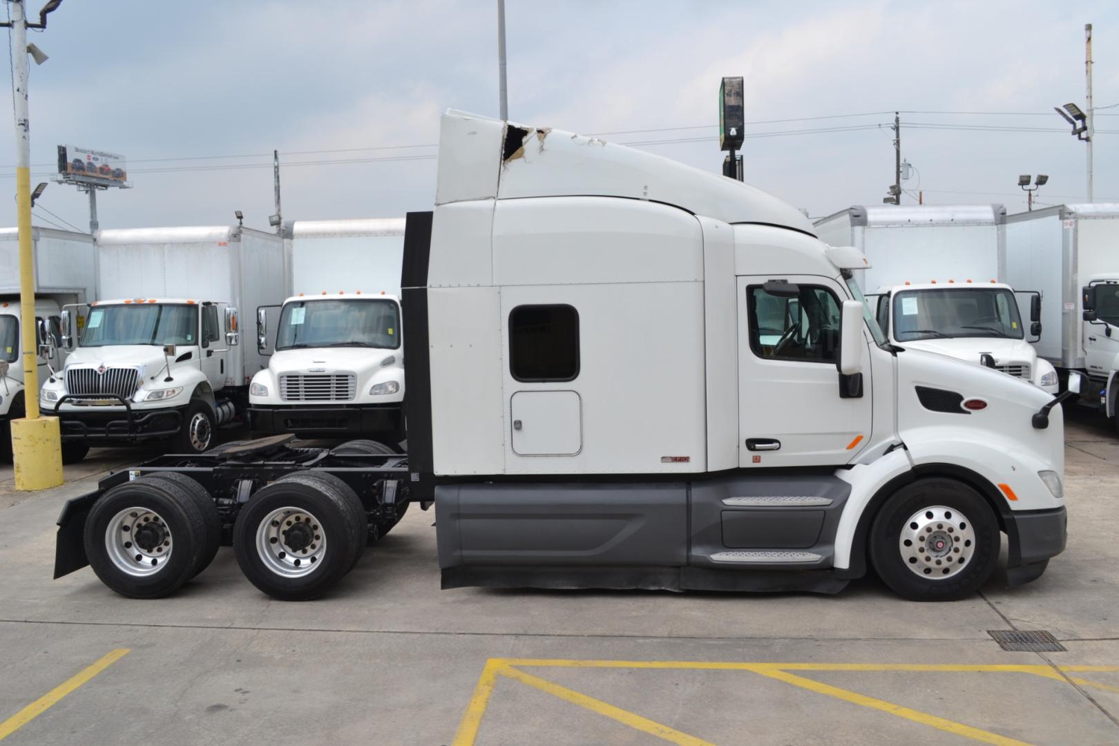 2017 WHITE /BLACK PETERBILT 579 EPIQ with an PACCAR MX13 12.9L 455HP engine, E.FULLER ADVANTAGE 10SPD AUTOMATED transmission, located at 9172 North Fwy, Houston, TX, 77037, (713) 910-6868, 29.887470, -95.411903 - 65" MID ROOF SLEEPER, DOUBLE BUNK, AIR SLIDE 5TH WHEEL, DIFF LOCK, AIR RIDE, ENGINE BRAKE, ELECTRIC APU, BUILT-IN NAVIGATION, MINI FRIDGE, ALUMINUM WHEELS, POWER WINDOWS , LOCKS, & MIRRORS, DUAL 135 GALLON FUEL TANKS, WB:230", RATIO: 2.64 - Photo#3